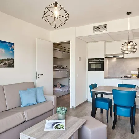 Holiday Suites Nieuwpoort * ニーウポールト