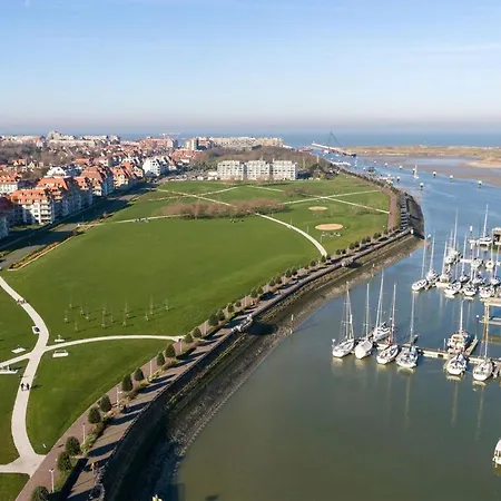アパート Holiday Suites Nieuwpoort