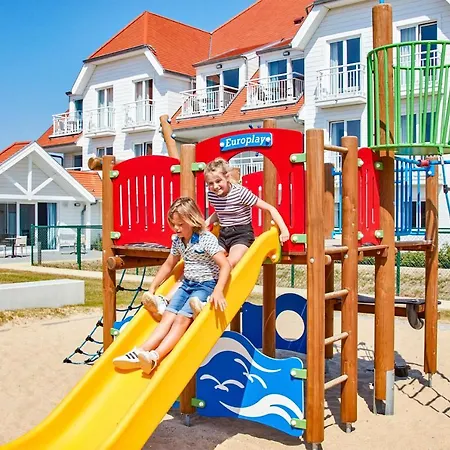 アパート Holiday Suites Nieuwpoort ニーウポールト
